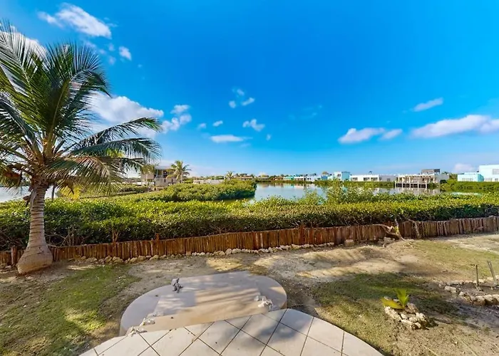 F101 Mara Laguna San Pedro (Ambergris Caye)