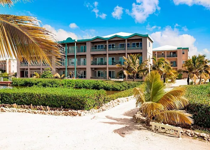 F101 Mara Laguna * San Pedro (Ambergris Caye)