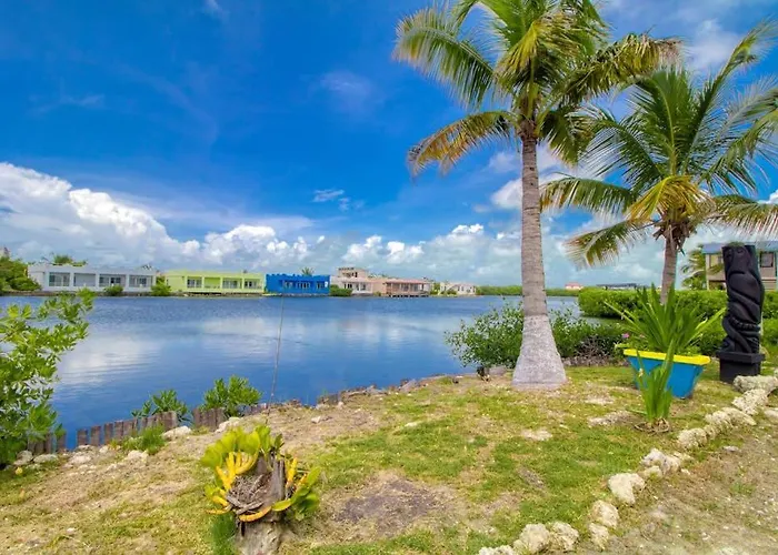 F101 Mara Laguna * San Pedro (Ambergris Caye)